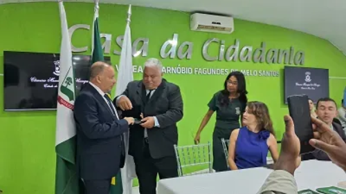 Zezinho Medina é o novo presidente da Câmara Municipal de Nanuque Zezinho Medina é o novo presidente da Câmara Municipal de Nanuque